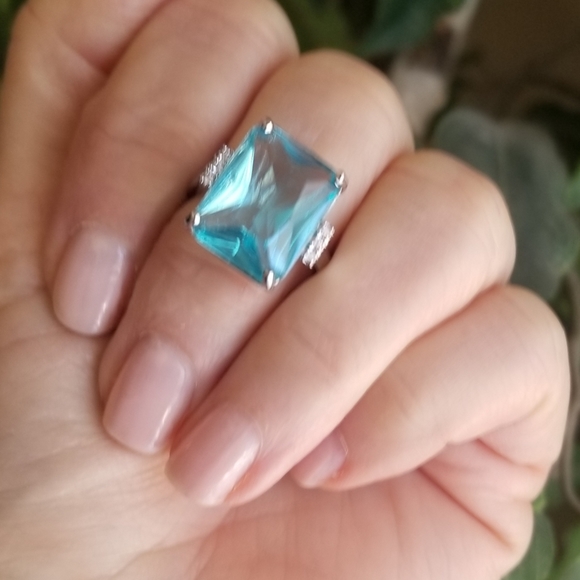 Gorgeous Emerald Cut Simulated Aquamarine Ring - Picture 6 of 6